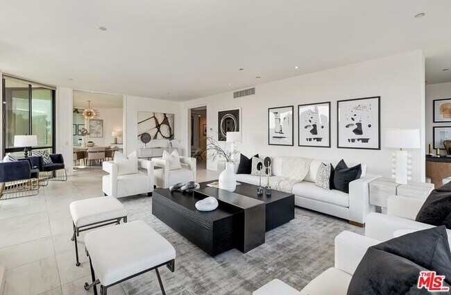 Foto del edificio - 300 N Swall Dr