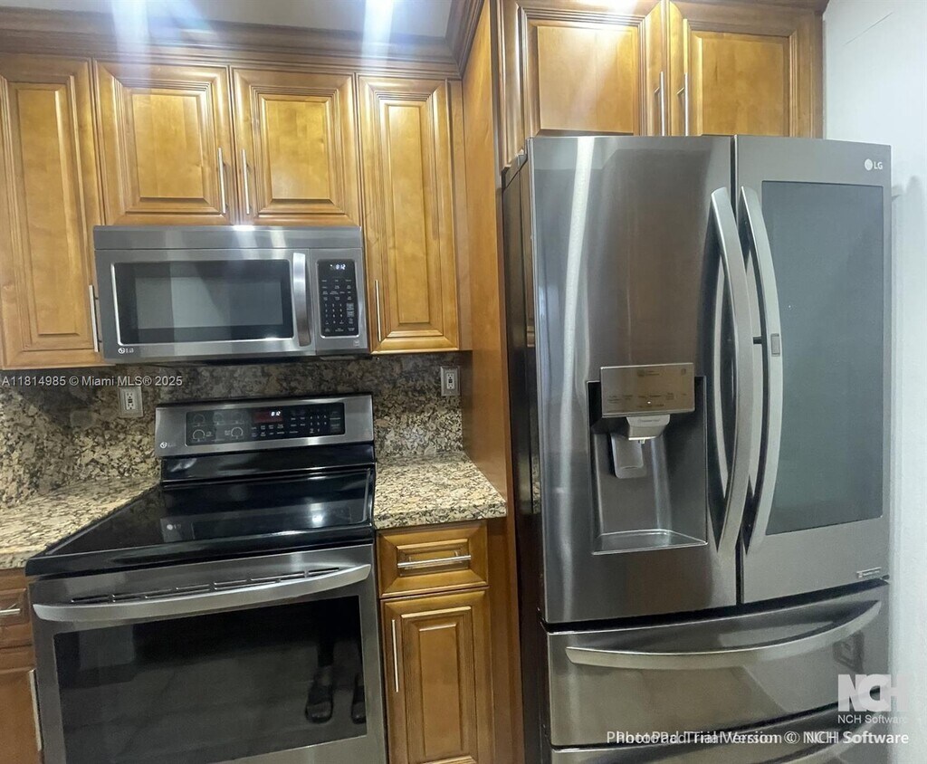 Foto principal - 7035 NW 186th St