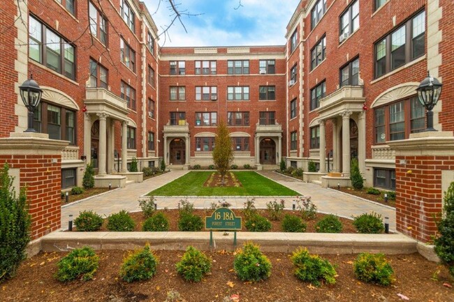 Building Photo - Upscale 1bed in ideal Cambridge area! Luxu...