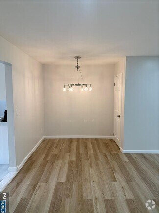 Building Photo - 450 Island