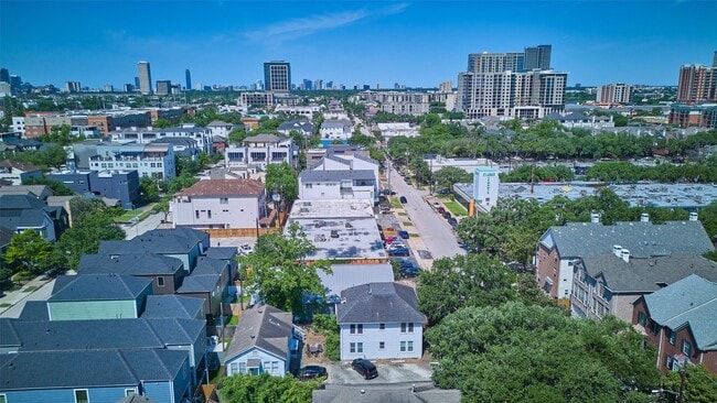 Building Photo - 1133 W Clay St