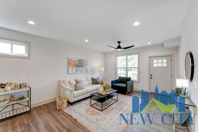 Building Photo - Amazing 4 Bedroom Renovation in Franklinton