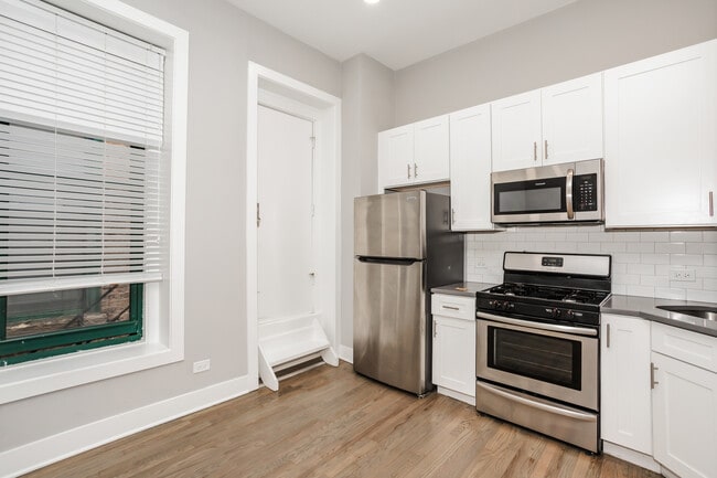 Building Photo - 807 N Wabash Ave