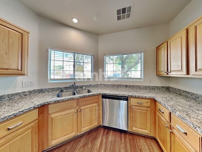 Foto del edificio - 8825 Moonwood Ct