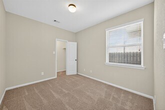 Building Photo - 146 Kinnerly Peak Pl