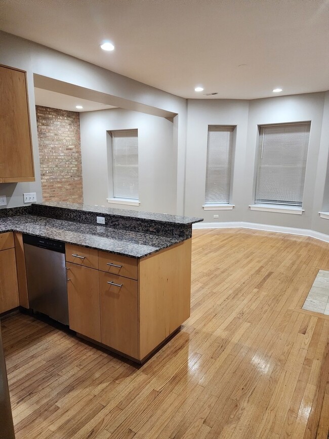 Foto del edificio - 4941 S Michigan Ave