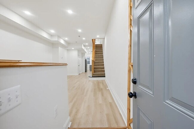 Foto del edificio - 744 N Patterson Park Ave