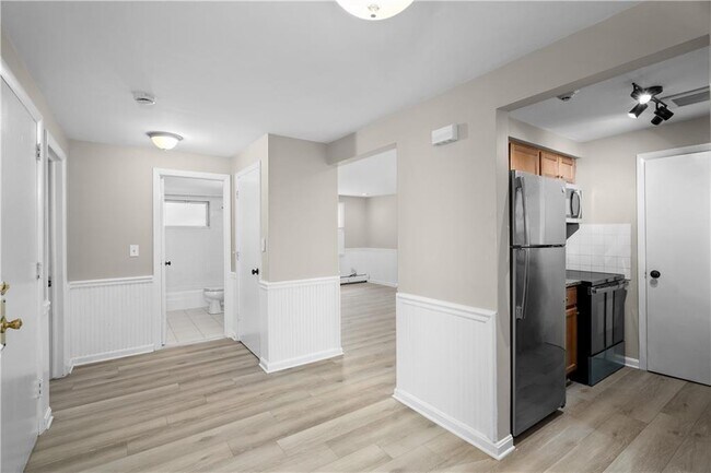 Building Photo - 50 Carnation St