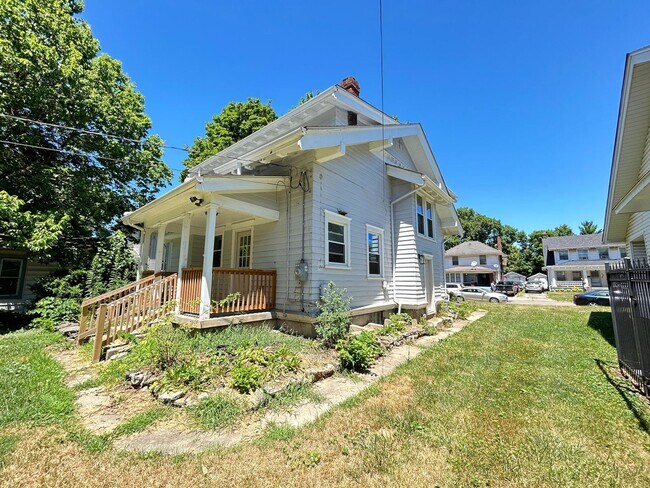 Building Photo - Arlington Home **MOVE IN SPECIAL $100 GIFT...