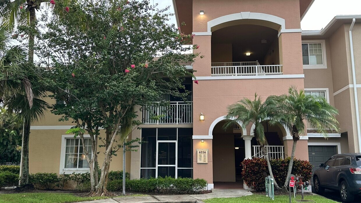 Foto principal - 6556 Emerald Dunes Dr