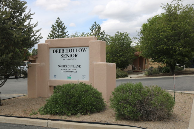 Apartamentos para personas mayores en Bloomfield, Farmington, Nuevo México, 87413 - Deer Hollow Senior Apartments