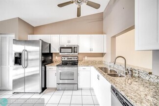 Building Photo - 3348 Lucerne Park Dr