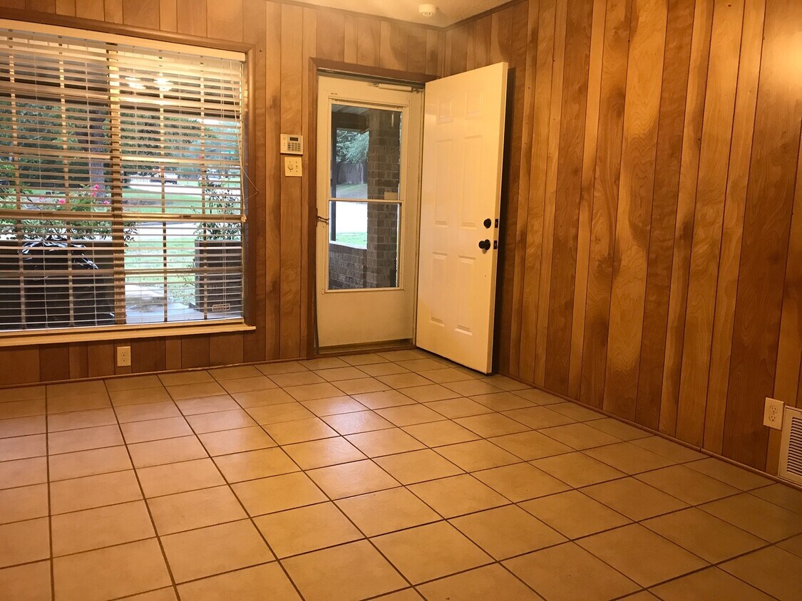 3/1 in town with shop House Rental in Longview, TX