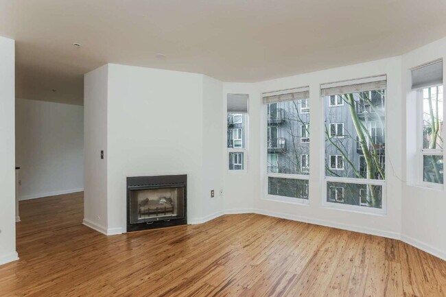 Foto del edificio - Belltown Condo with Utilities, Parking & Amenities Included