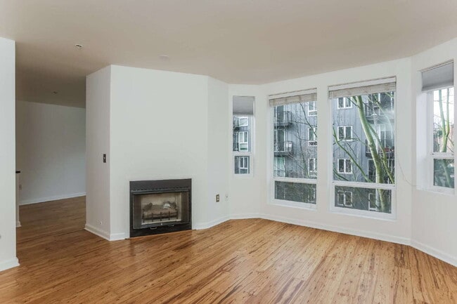 Building Photo - Belltown Condo with Utilities, Parking & Amenities Included