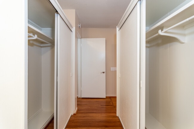 Building Photo - Canyon Villas Place