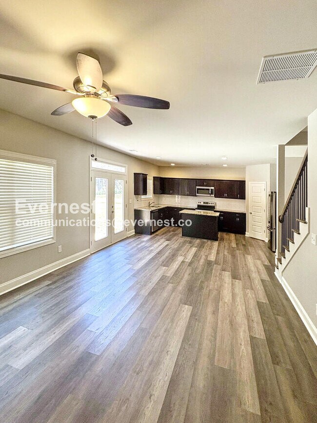 Foto del edificio - 75 Joshua Creek Rd