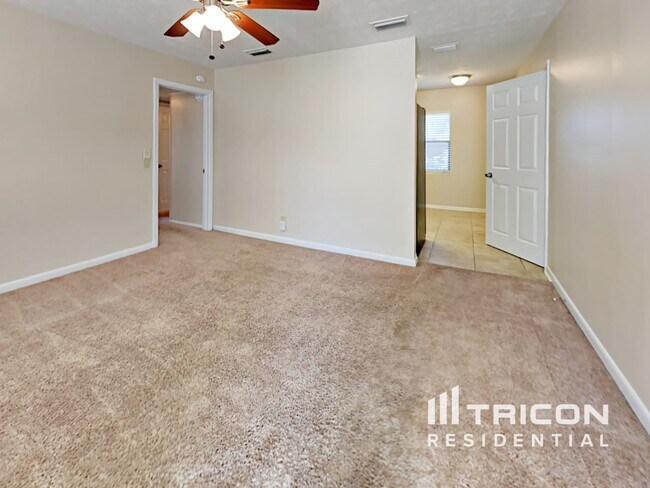 Foto del edificio - 10506 Dodd Rd