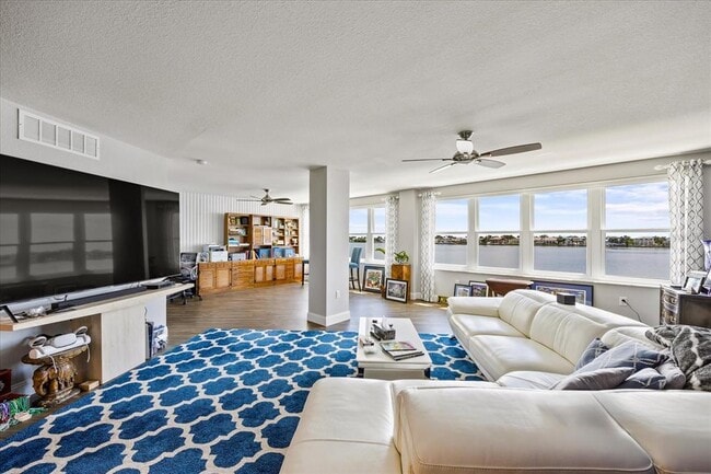 Building Photo - 5200 Brittany Dr S