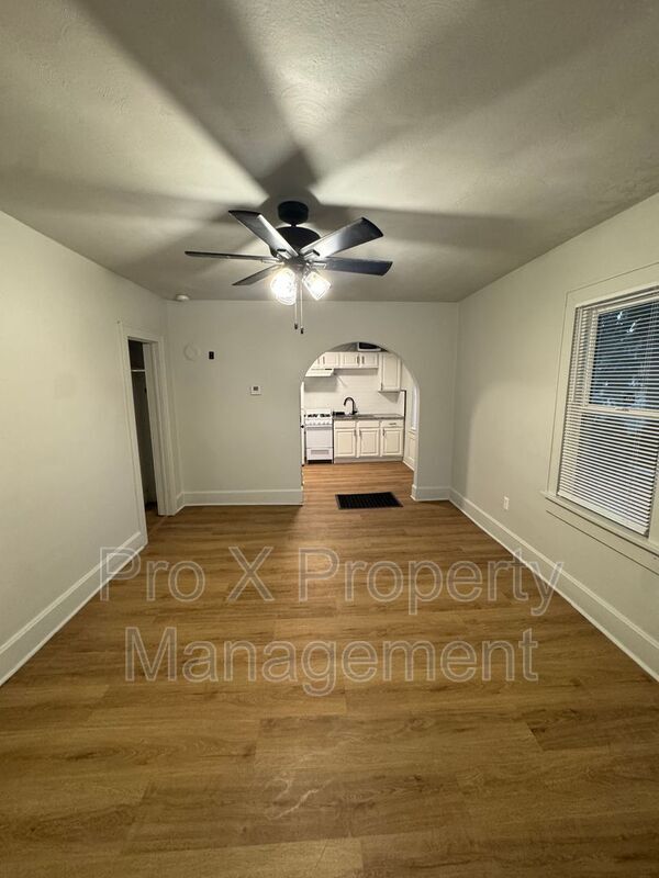 Building Photo - 2416 W Walnut St