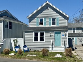 Building Photo - 918 Fairfield Beach Rd
