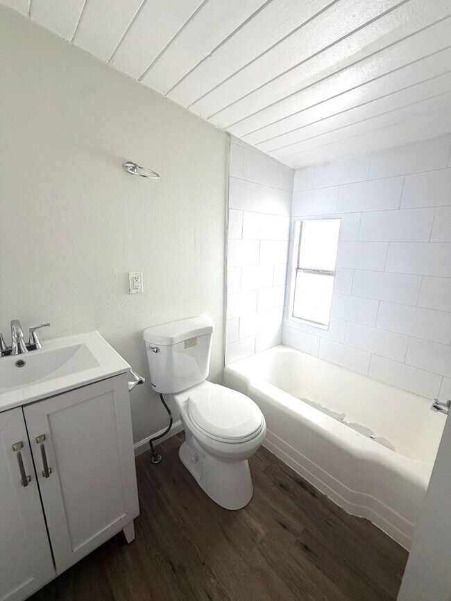 Foto del edificio - ***Cozy 1 Bedroom Apartment in Eagle Lake