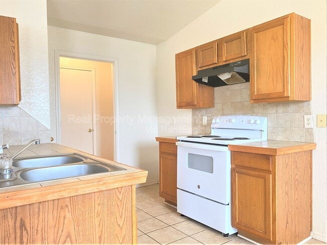 Foto del edificio - 916 Hyacinth Hollow Dr