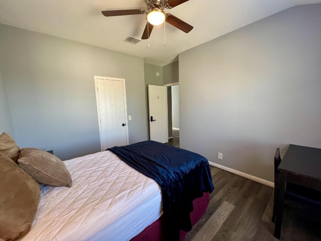 Building Photo - 4718 Dorchester Heights Ln