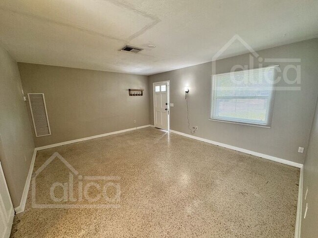 Foto del edificio - 7176 Lockwood St