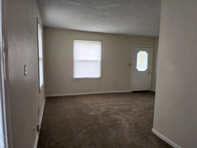 Building Photo - 109 NW Gilliland Rd