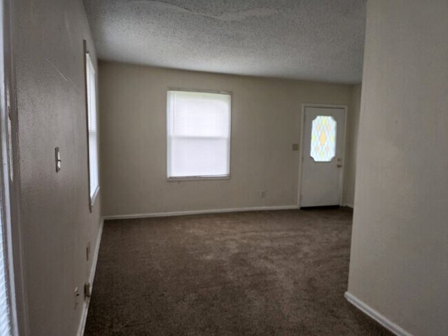 Foto del edificio - 109 NW Gilliland Rd