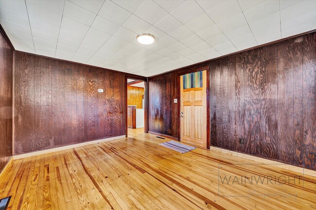 Building Photo - Charming Country Cottage Now Available