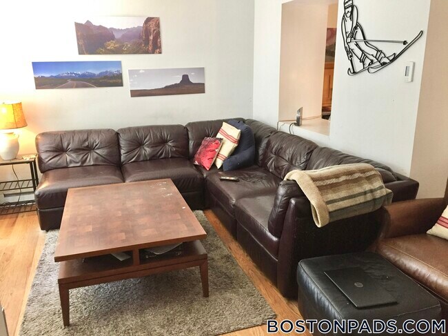 Building Photo - 22 Hayden St