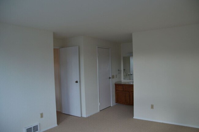 Building Photo - Beautiful and Bright Corner Lot Home in Ev...