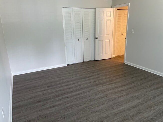 Foto del edificio - 230 S Water St