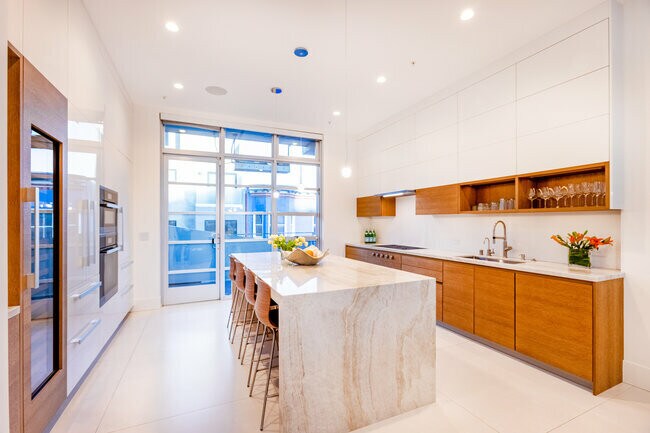Building Photo - 542 Natoma St