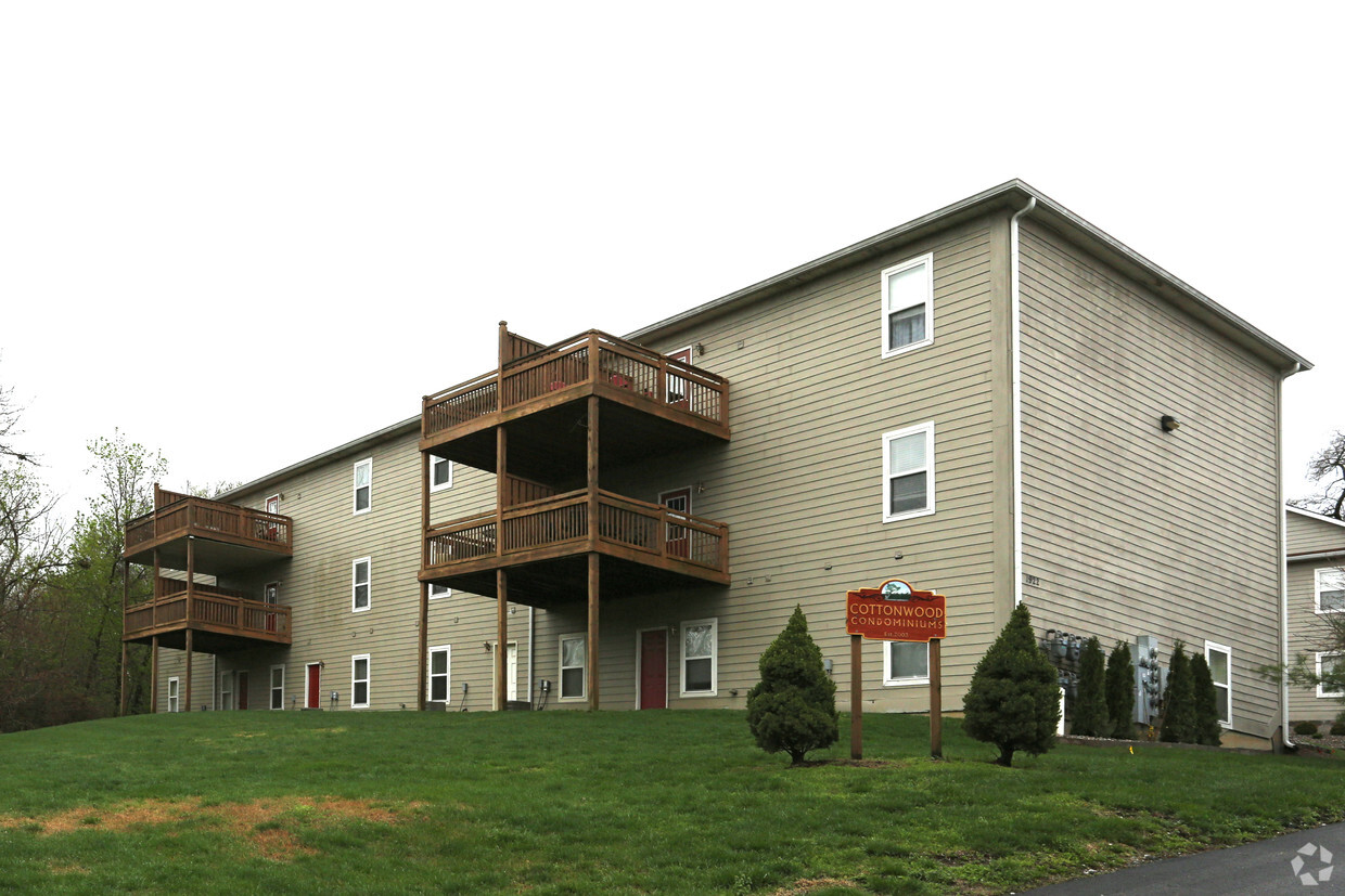 Building Photo - Cottonwood Condominiums