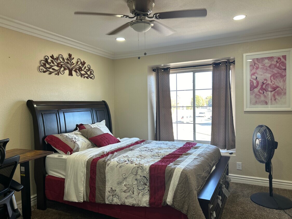 Foto principal - 487 Louisville St