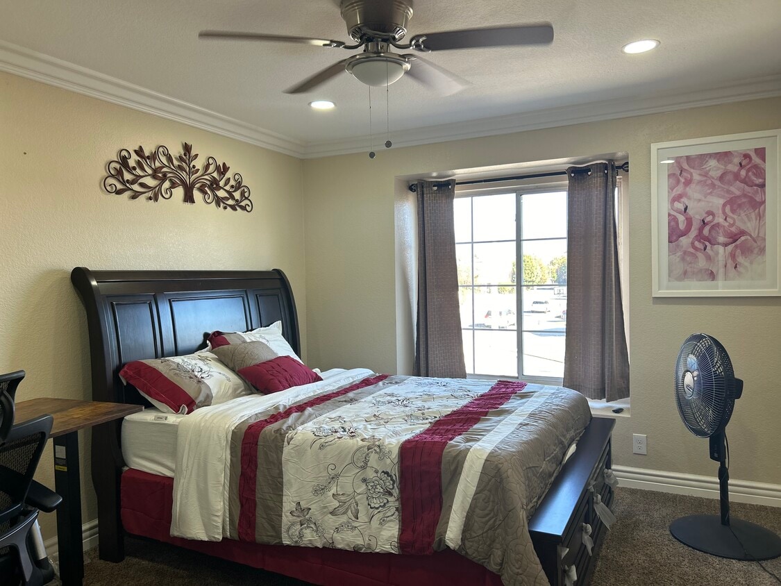 Primary Photo - 487 Louisville St