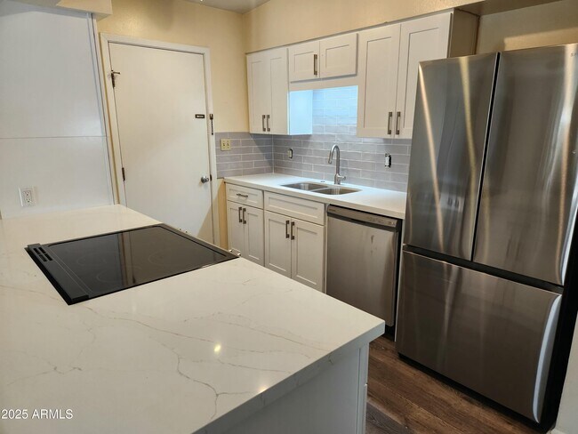 Building Photo - 1719 W Royal Palm Rd