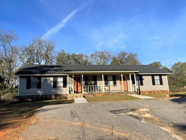 Building Photo - 305 Pelly St