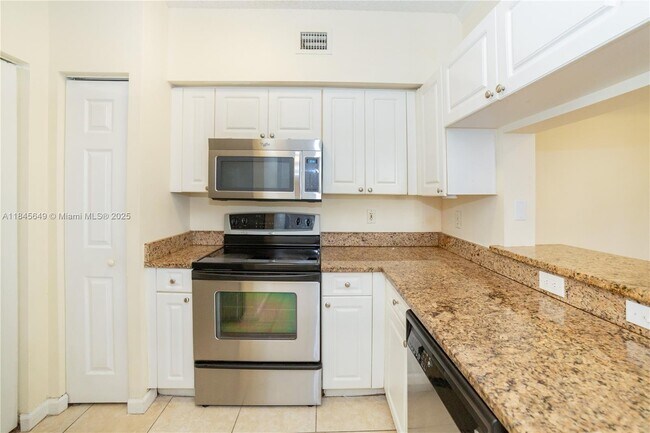 Foto del edificio - 17150 N Bay Rd