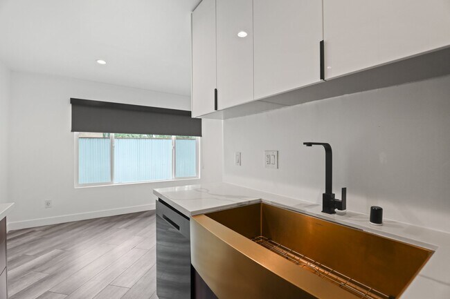 Foto del edificio - 6307 Elgin St