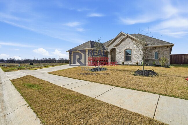 Building Photo - Thoughtfully Designed 4 Bed Home with Elevated Interiors and Lake Views