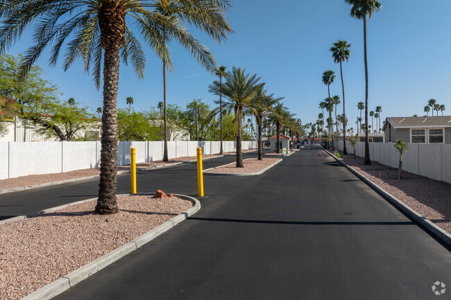 Building Photo - Palm Gardens