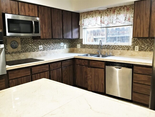 Building Photo - 3-bedroom Home Located in a Quiet Cul-de-sac