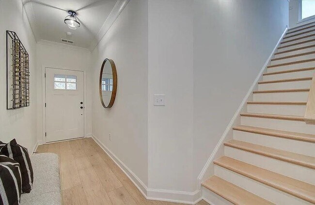 Building Photo - 121 Priestwood Ln