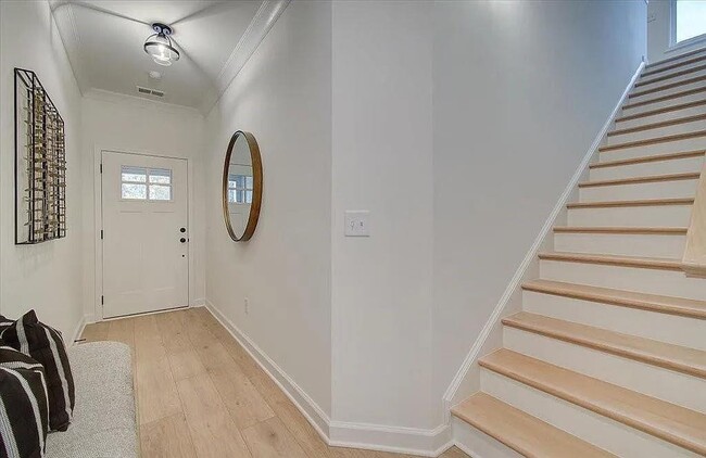 Foto del edificio - 121 Priestwood Ln