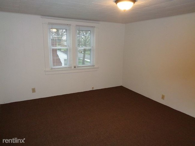 Building Photo - 1 br, 1 bath Apartment - 2901 Temple St Apt 2