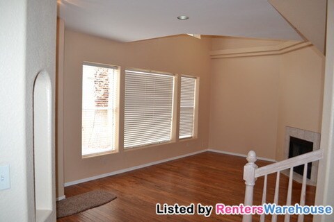 Building Photo - 4927 E Hazel Dr